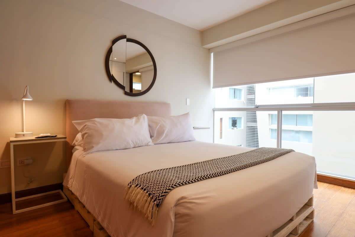 1 habitación, escritorio, tabla de planchar con plancha y wifi 