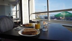 Frokostbuffé hver dag (mot et tillegg)