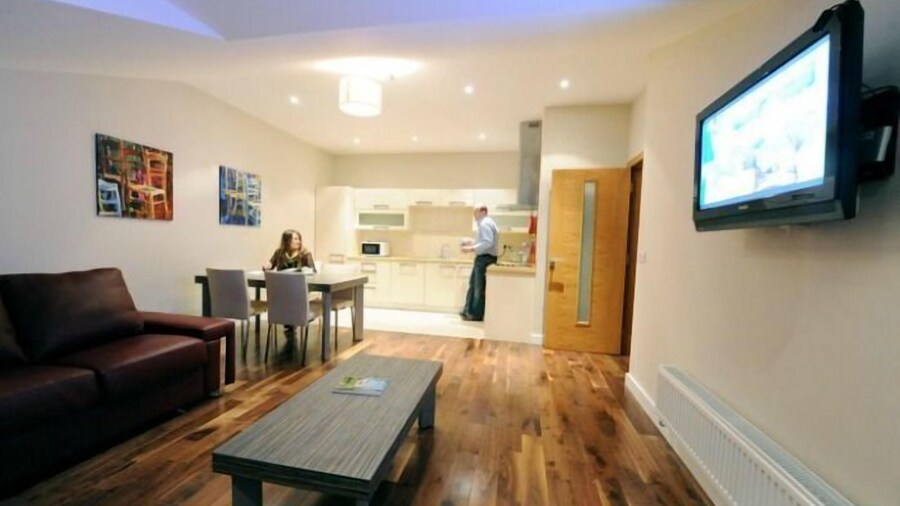 Carrick广场套房与公寓