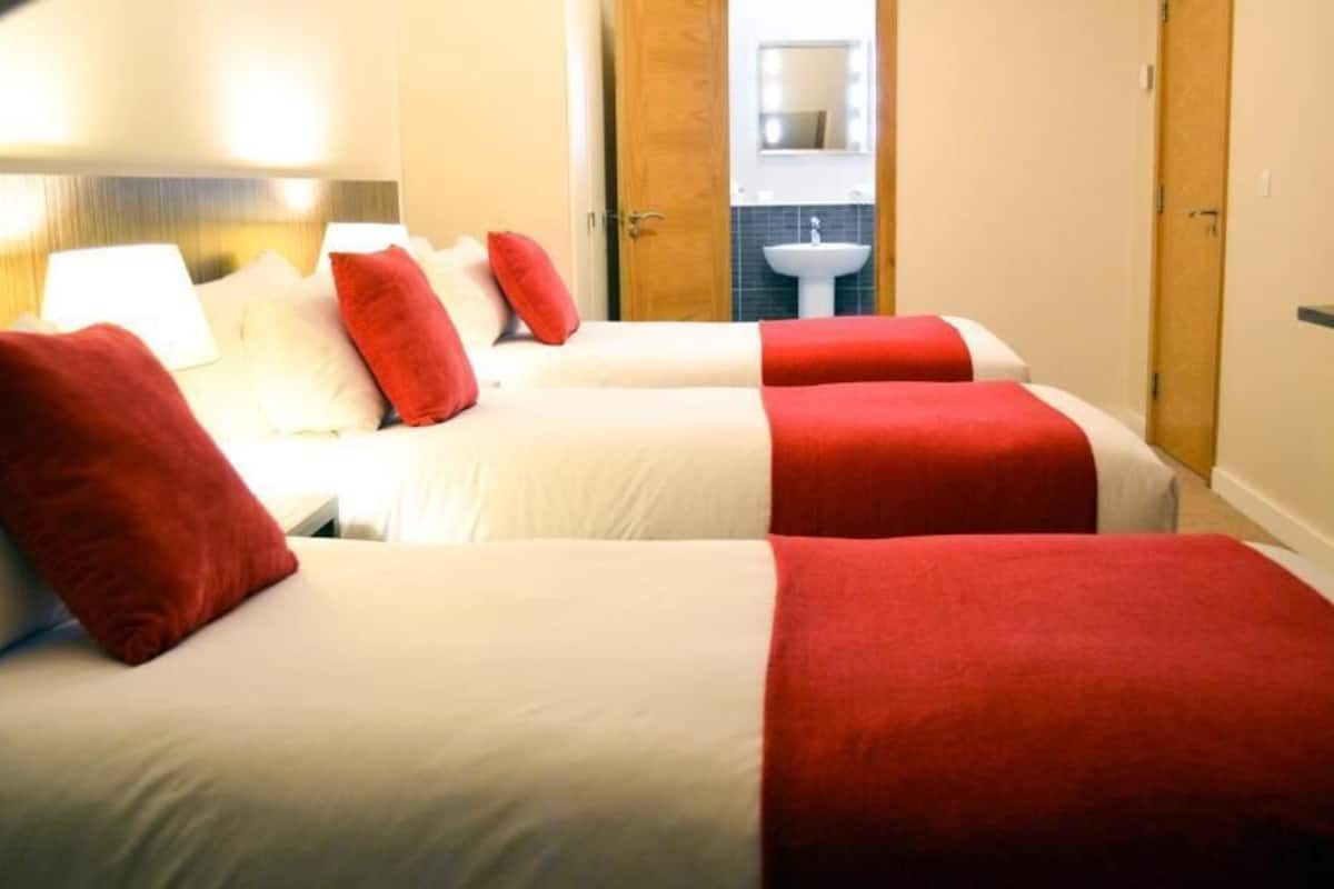 two-bedroom apartment (5 adults) | iron/ironing board, free wifi, bed sheets