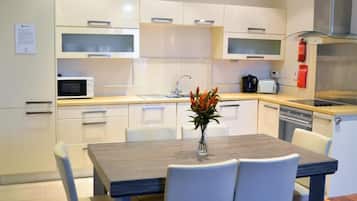 Two-Bedroom Apartment (5 Adults) | In-room dining