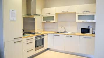 Two-Bedroom Apartment (5 Adults) | Private kitchen | Electric kettle