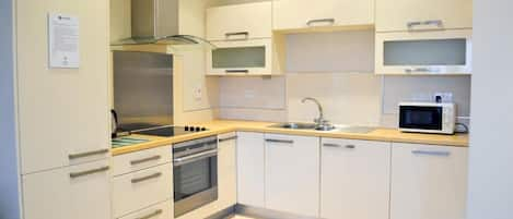 Two-Bedroom Apartment (5 Adults) | Private kitchen | Electric kettle