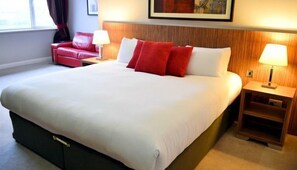 Classic Double or Twin Room | Iron/ironing board, free WiFi, bed sheets - Carrick Plaza Suites & Apartments (Carrick-on-Shannon)