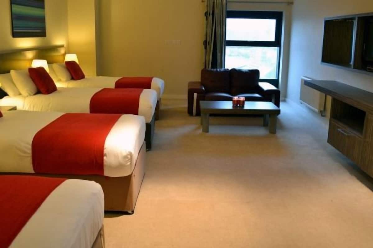 classic quadruple room | iron/ironing board, free wifi, bed sheets