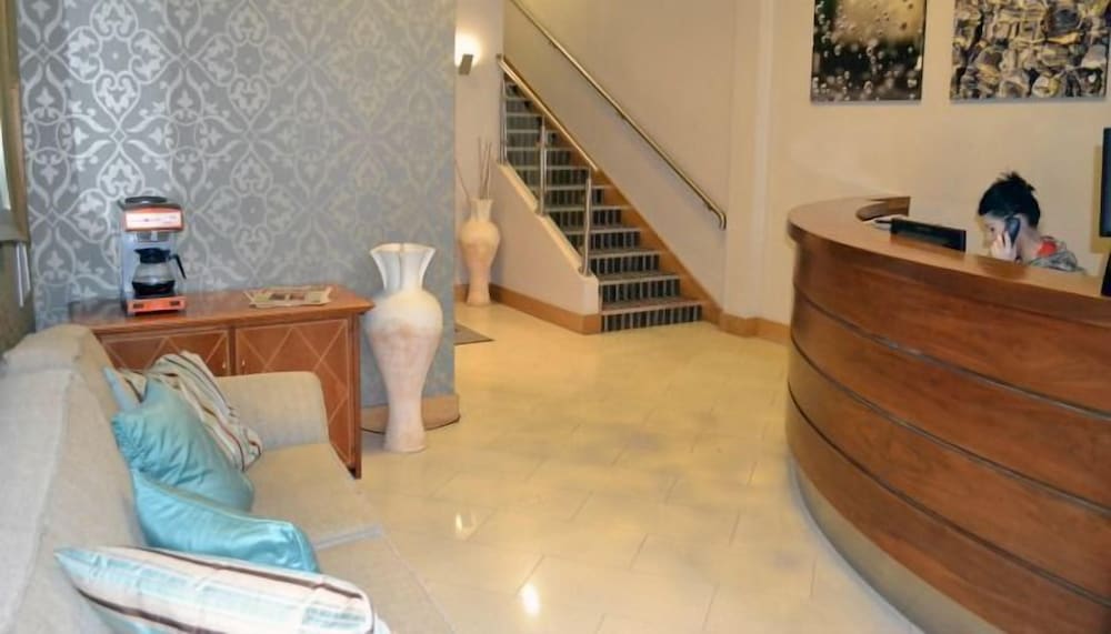 Carrick Plaza Suites by null