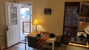 Dining - Quiet, secluded, private suite in NW Austin Hill Country. Lakes & Trails nearby. (Austin)