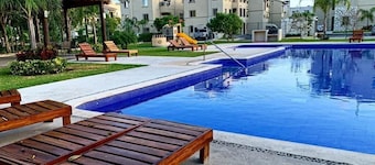 Cozy Private Apartment, Pool, GYM, 10 MIN 5ft Av