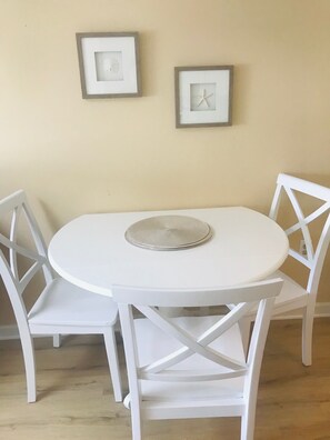 Dining - 2 Bd Beach Condo only 2 min walk to OC's Goldcoast (Ocean City)