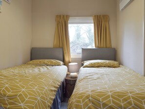 3 bedrooms, bed sheets