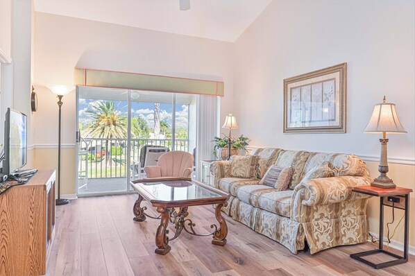 Smart TV, reproductor de DVD y libros 