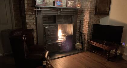 Morgan Cottage at 'This Is Not Here' With Hot Tub