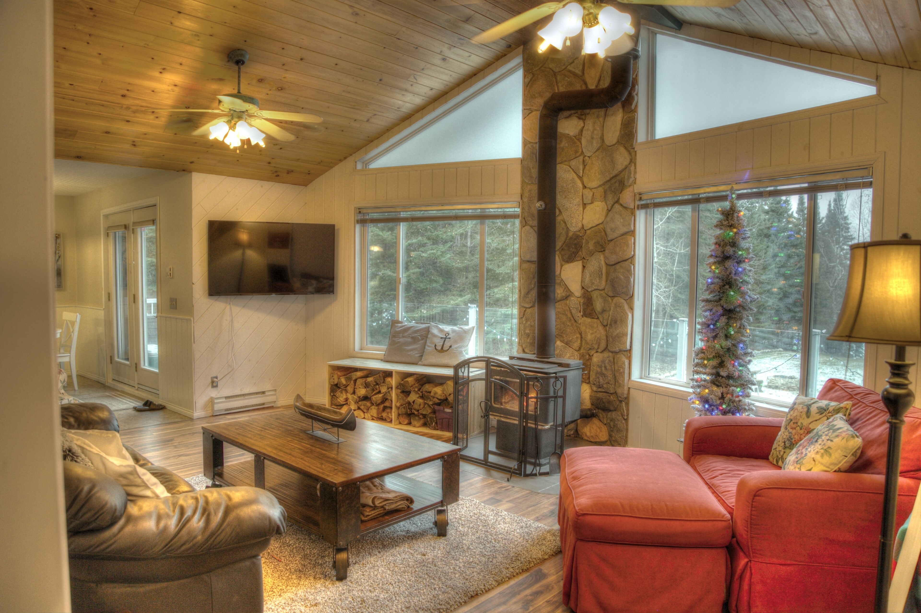 Smart-TV, Kamin, Videospiele