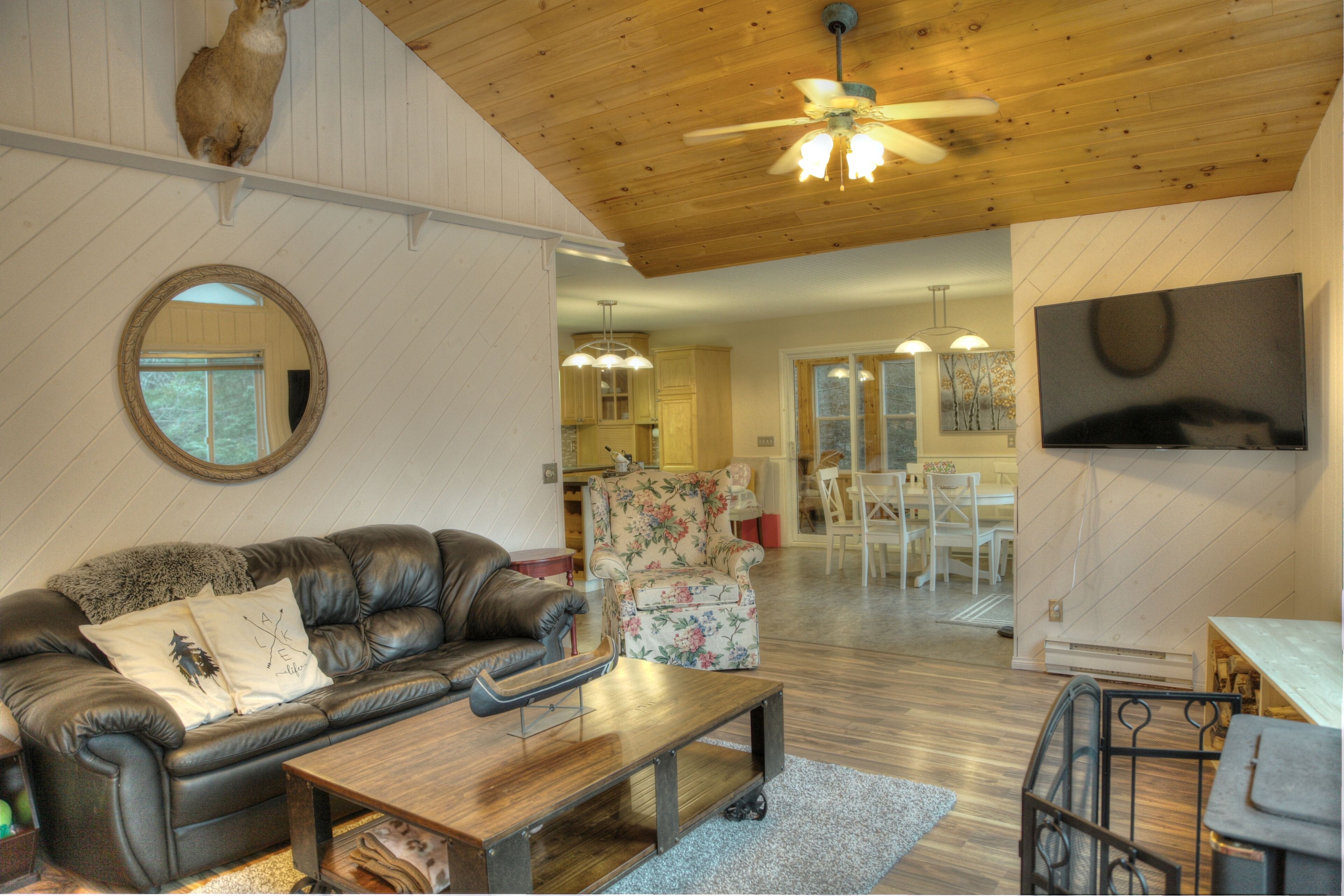 Smart-TV, Kamin, Videospiele