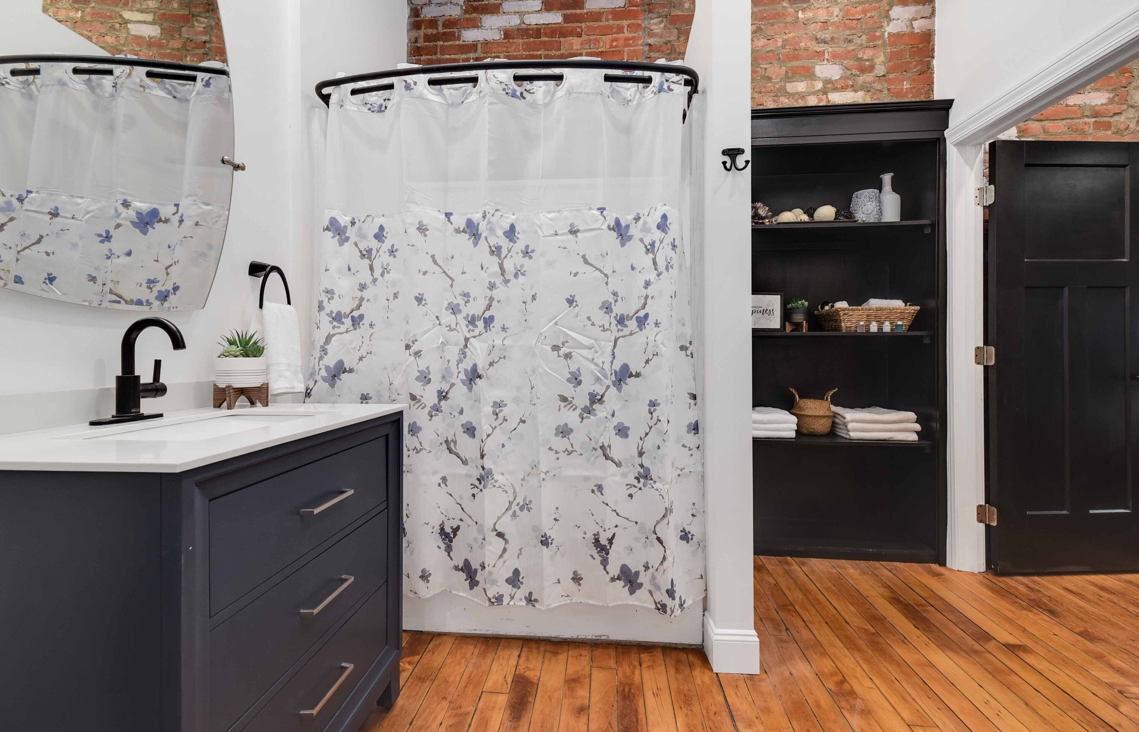 Combined shower/bathtub, hair dryer, towels, soap