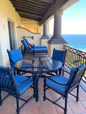 Outdoor dining - Unique Super Executive Suite w/ Extended Outdoor Space, Private Outdoor Hot Tub (Cabo San Lucas)