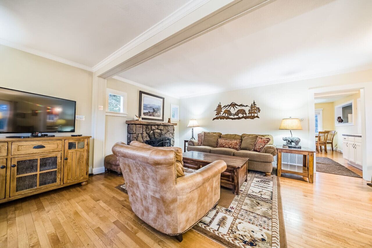 Älytelevisio, takka, pöytäjalkapallopöytä