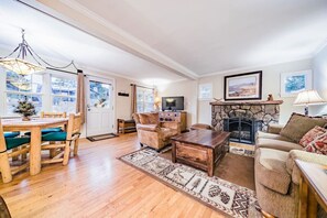 Smart TV, lareira, pebolim