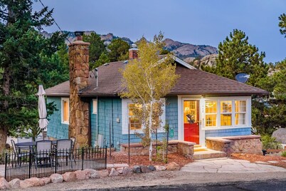 Dog friendly cottage near downtown & National Park