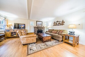 Smart TV, lareira, pebolim