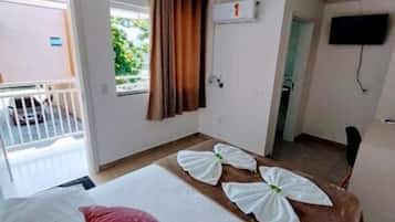 Minibar, escritorio, wifi gratis y ropa de cama