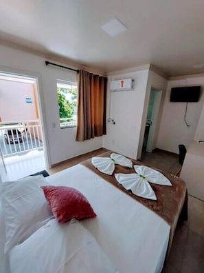 Minibar, escritorio, wifi gratis y ropa de cama