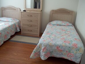 3 slaapkamers, een kluis op de kamer, een strijkplank/strijkijzer, wifi