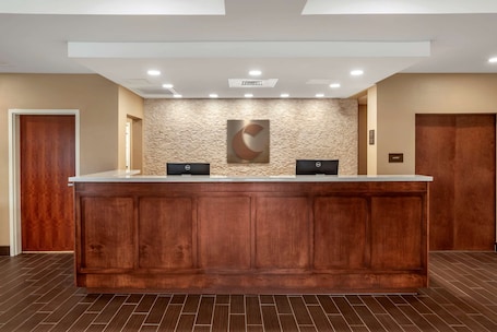 Lobby. Comfort Inn & Suites Winchester