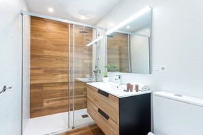 Shower, towels