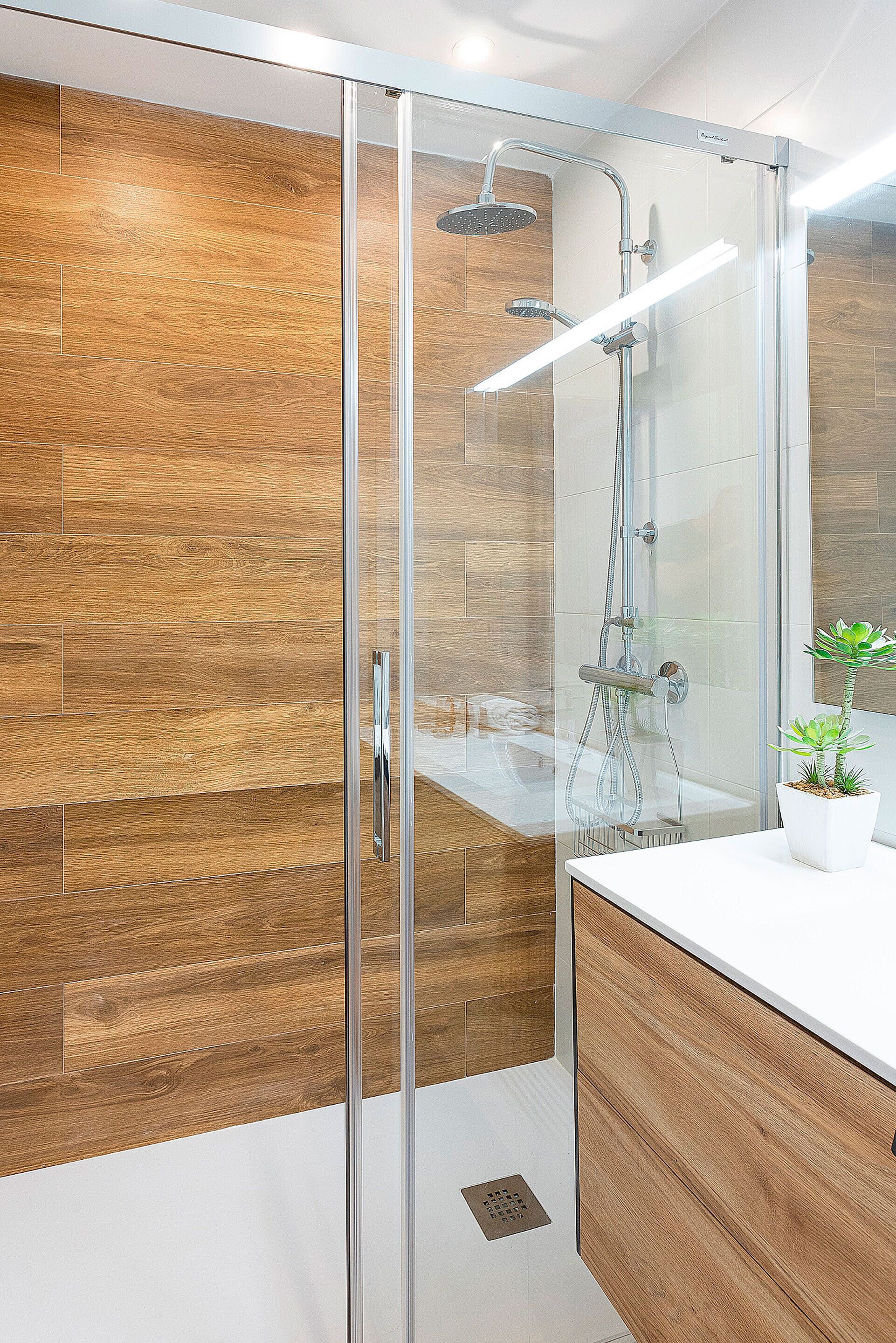 Shower, towels