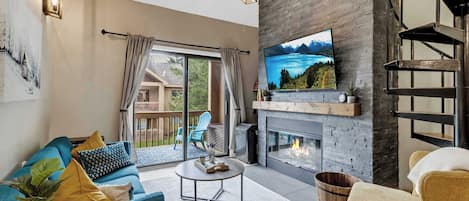 TV, fireplace