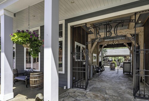SnowPine Condo, Sleeps 6, Patio, A/C