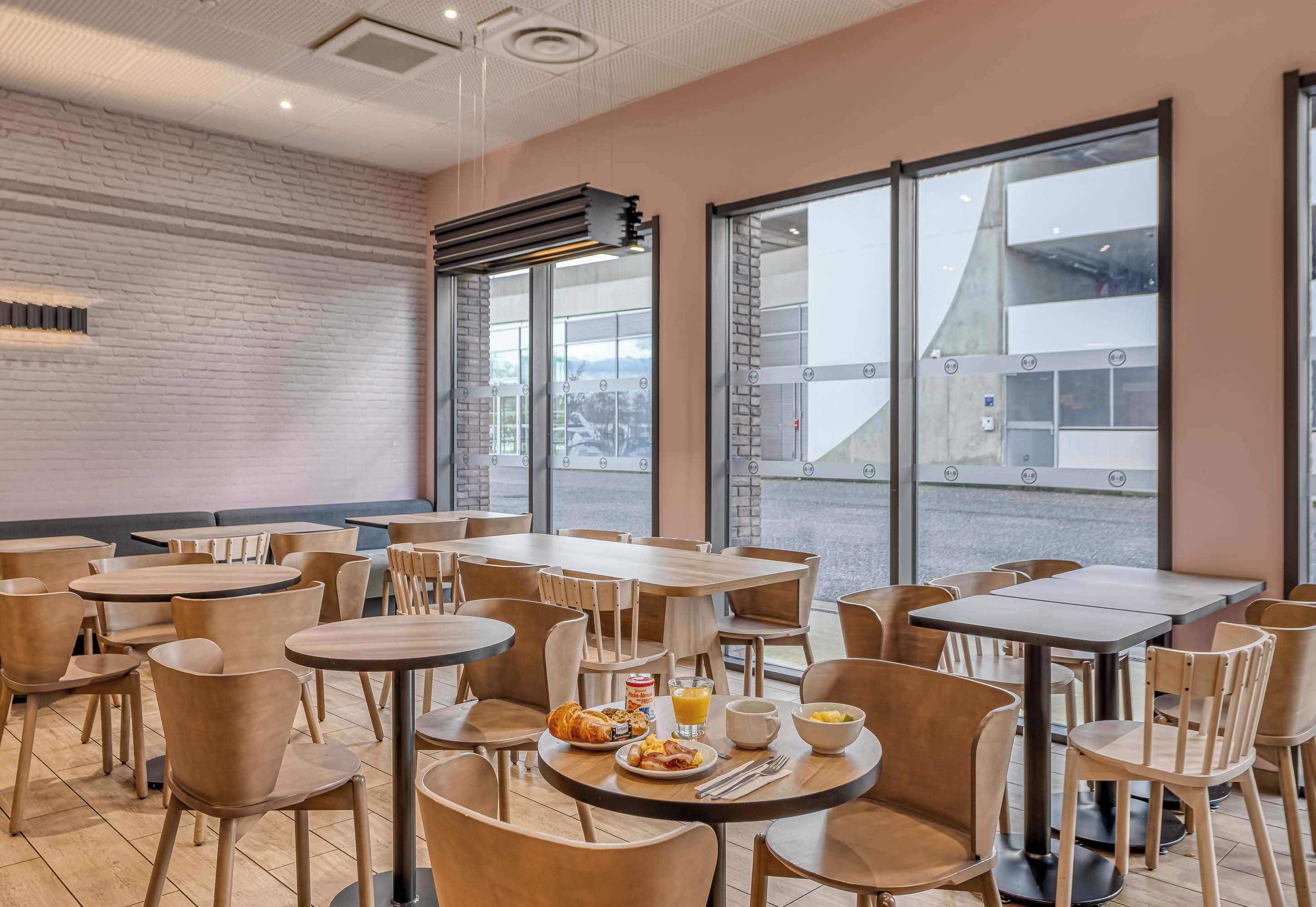 daily buffet breakfast for a fee