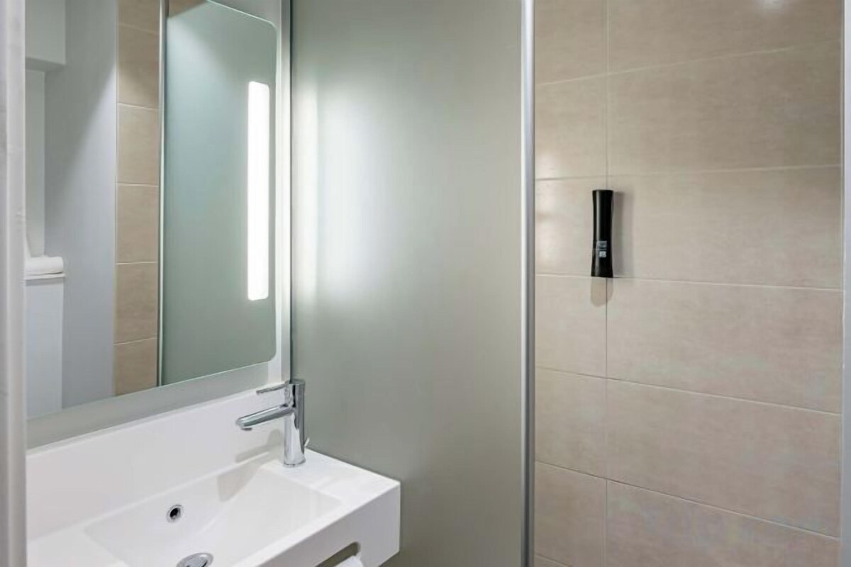 Dusche, Handtücher, Seife, Toilettenpapier