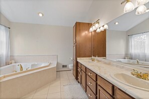 Secador de pelo, toallas