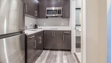 Full-size fridge, microwave, stovetop, coffee/tea maker