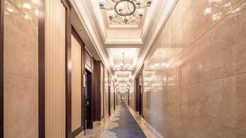 المنشأة من الداخل