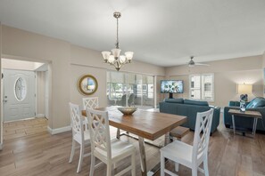 Interior - Island House Beach Resort 12S (Sarasota)
