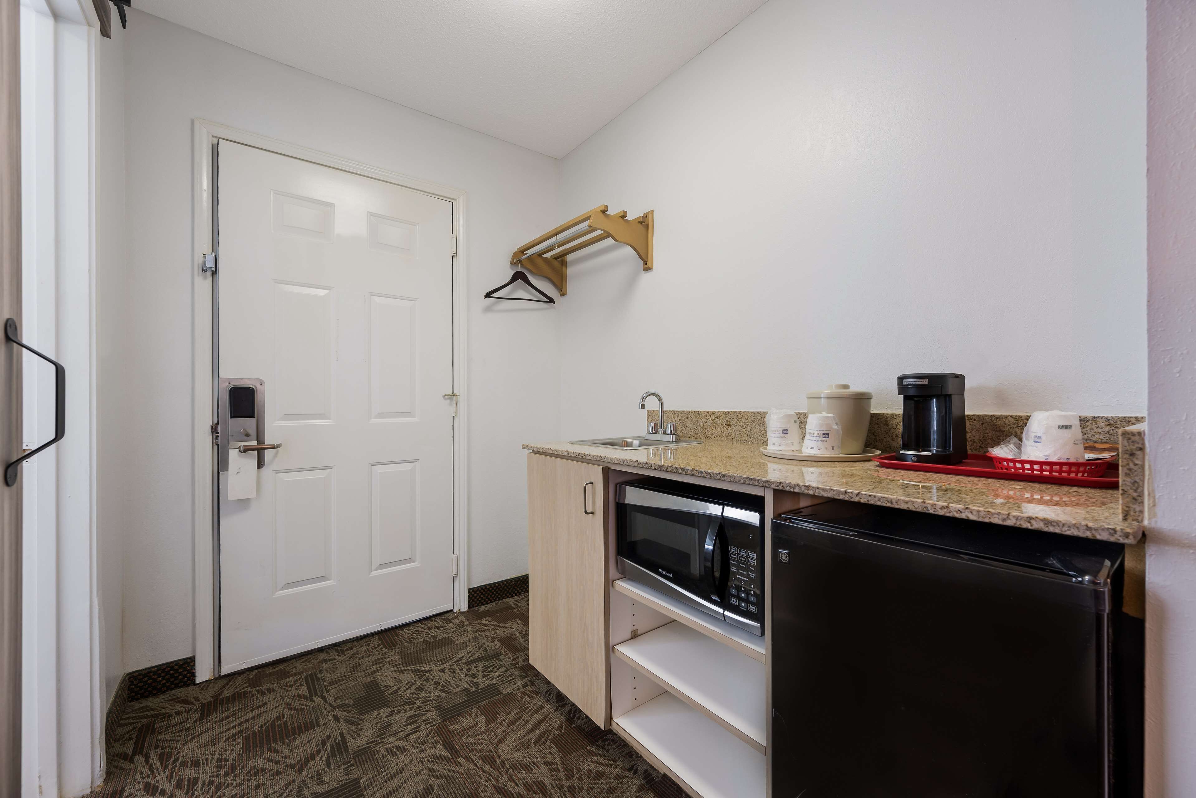 1 bedroom, in-room safe, desk, laptop workspace