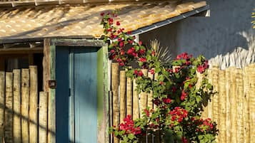 Cabana luxo | Roupas de cama premium, camas com colchões pillow-top, frigobar