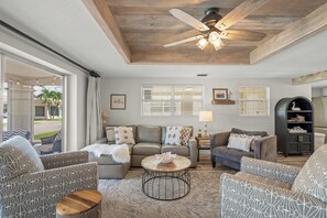 Smart TV, pebolim, mesa de pingue-pongue