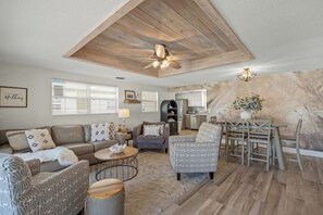 Smart TV, pebolim, mesa de pingue-pongue