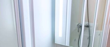 Standard Room, 1 Queen Bed | Bathroom sink