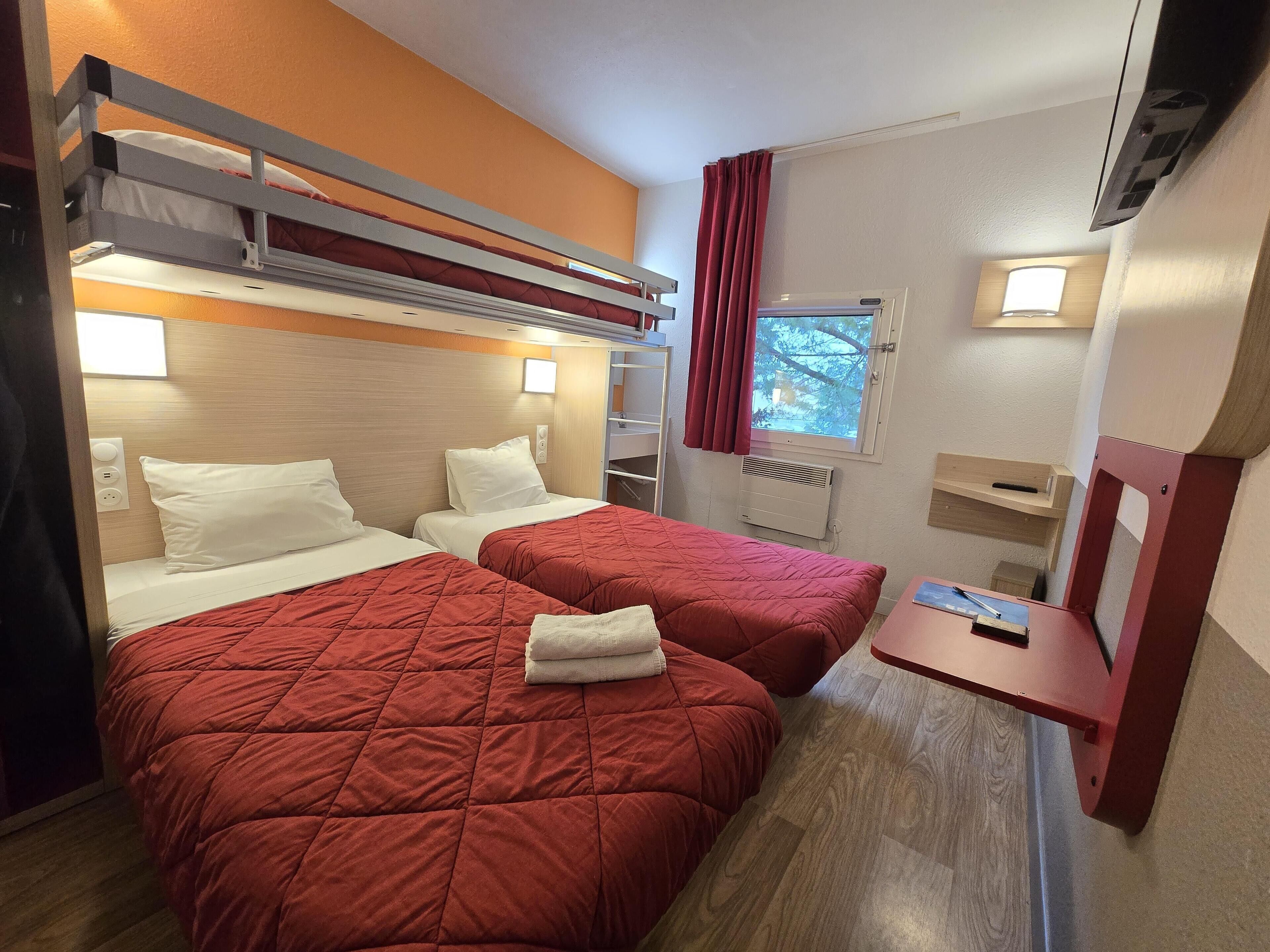 Standard Room, 3 Twin Beds (Shared Bathroom) | Laptop workspace, free WiFi, bed sheets