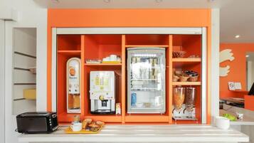 Petit déjeuner buffet (6.9 EUR par personne)