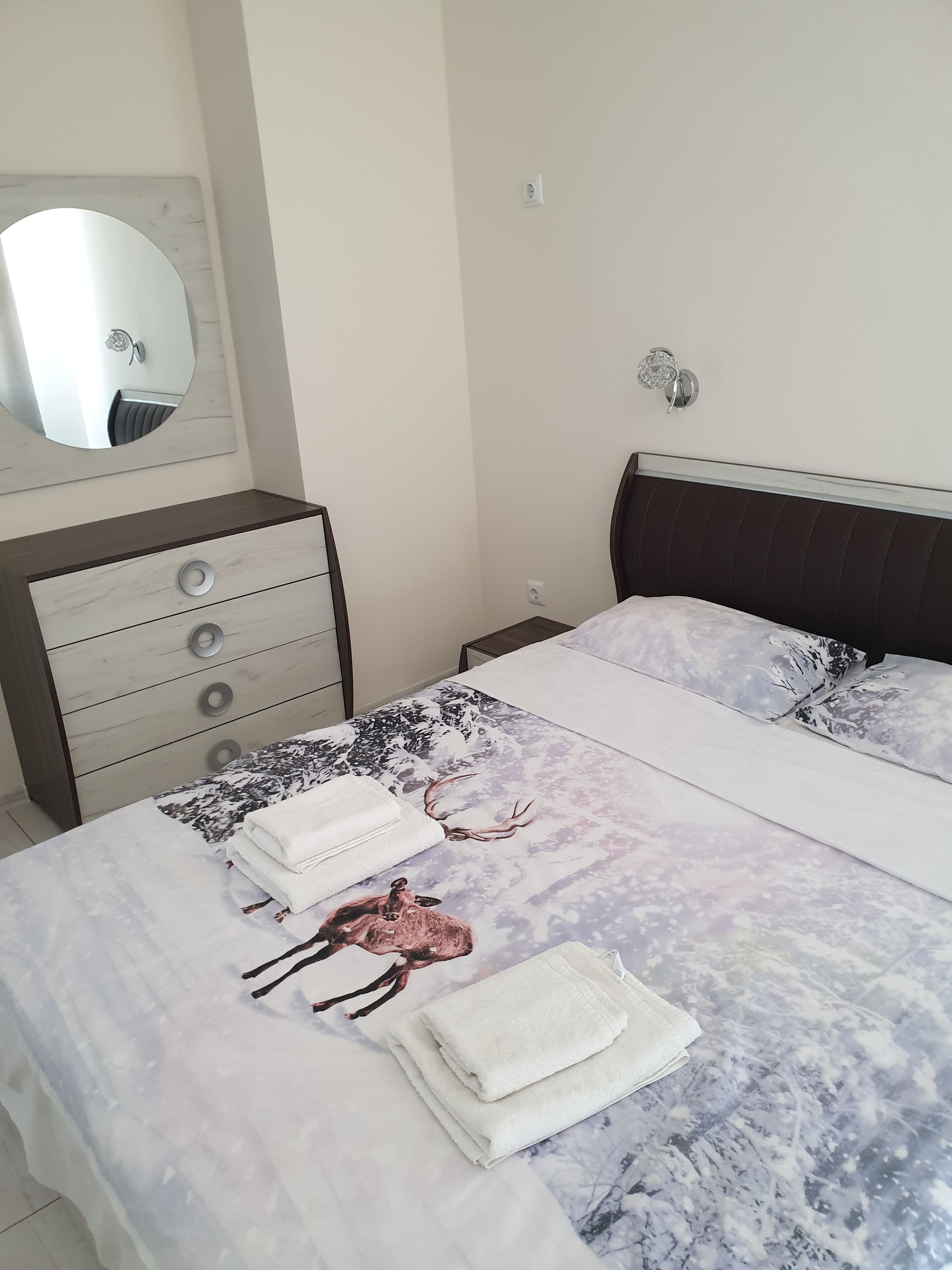 2 soverom, skrivebord, strykejern/-brett og wi-fi