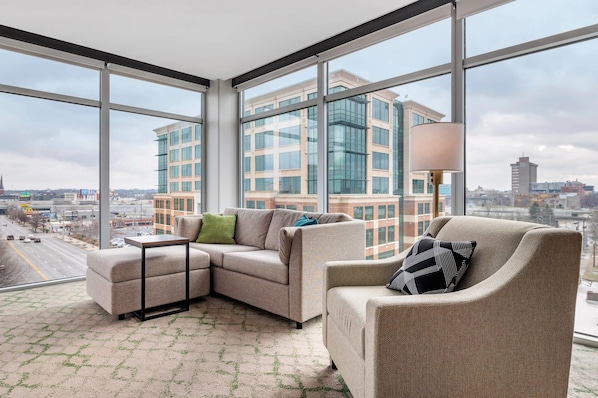 Desk, laptop workspace, iron/ironing board, free WiFi