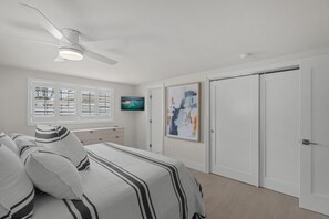 2 bedrooms, iron/ironing board, WiFi, bed sheets - Island House Beach Resort V9 (Siesta Key)