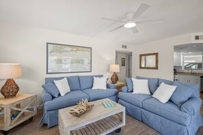 TV - Island House Beach Resort V10 (Siesta Key)