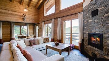 TV, fireplace, DVD player
